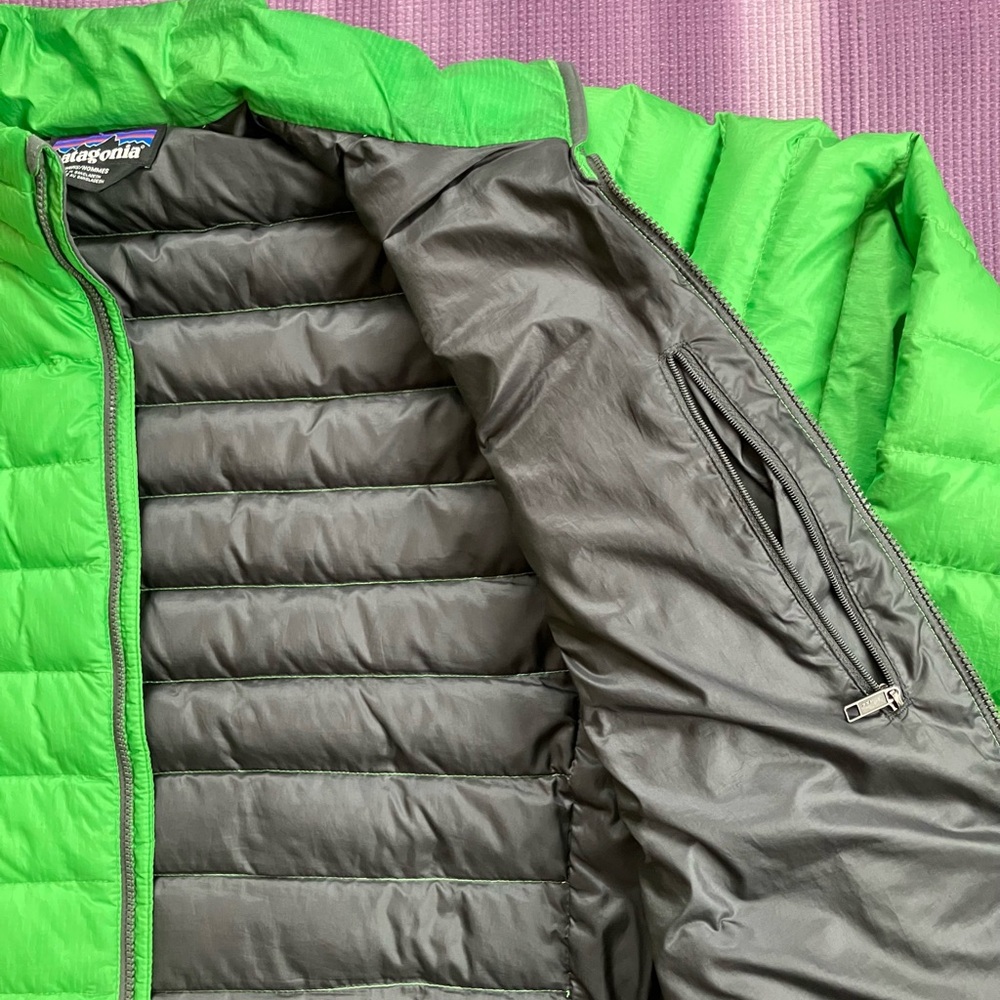 Patagonia Men's Green Down Jacket - Picture 4 of 7